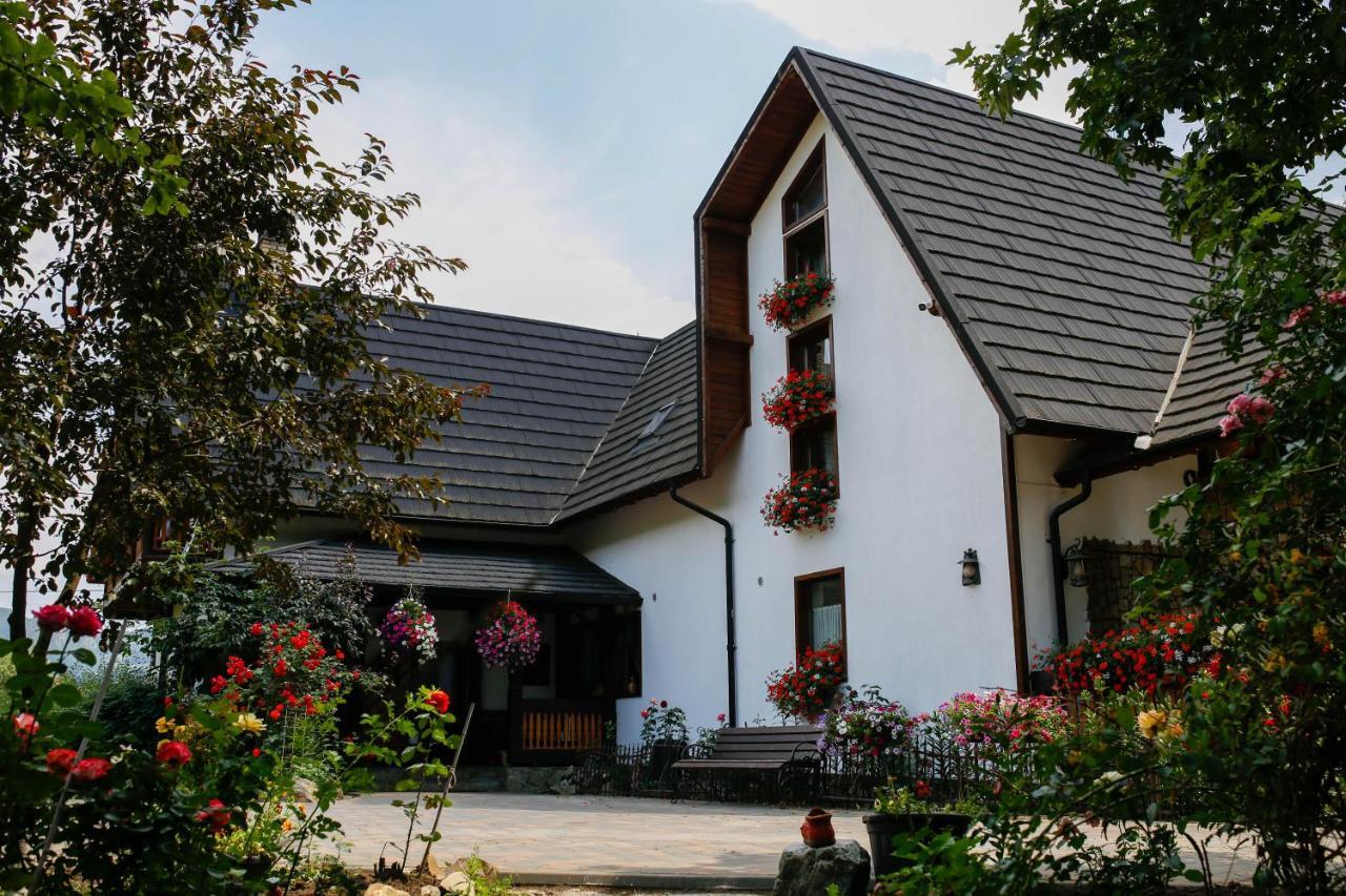Hotel Casa Baciu Fundu Moldovei Esterno foto